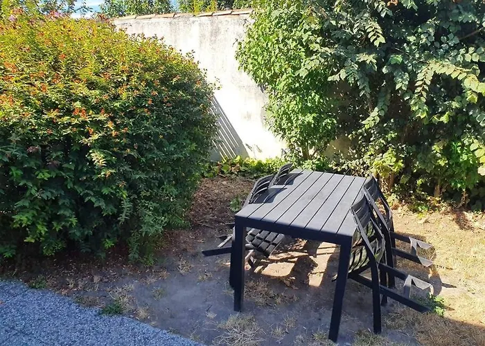 Holiday home Centre Au Calme Jardin Et Parking Public La Rochelle (Charente-Maritime)